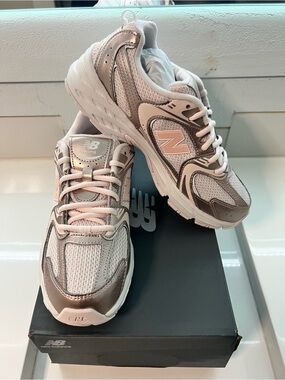 New Balance Women's Silver and Light Pink 530 Athletic Sneakers